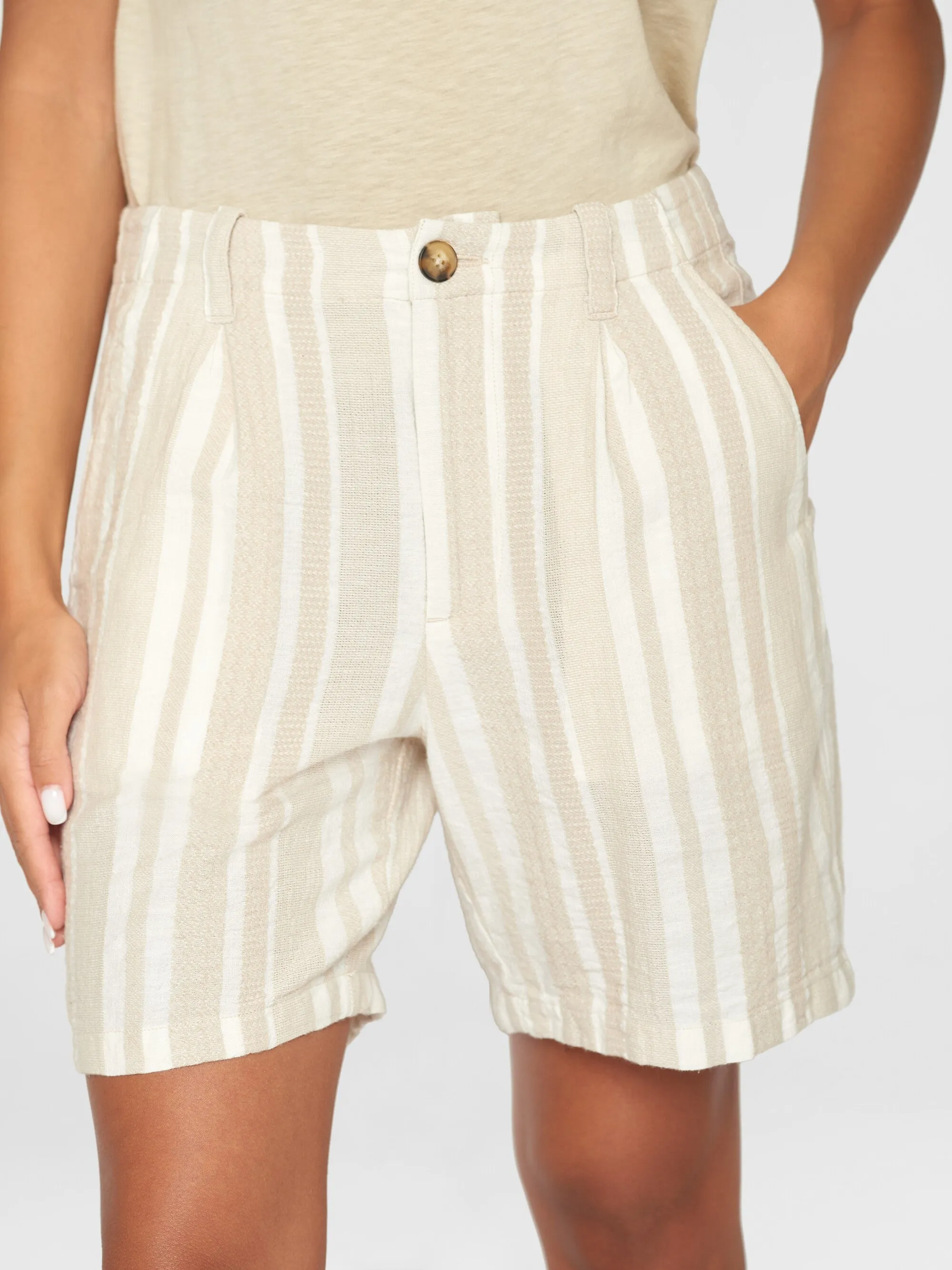 POSEY wide mid-rise pleated jacquard woven stripe shorts - GOTS/Vegan - Beige stripe